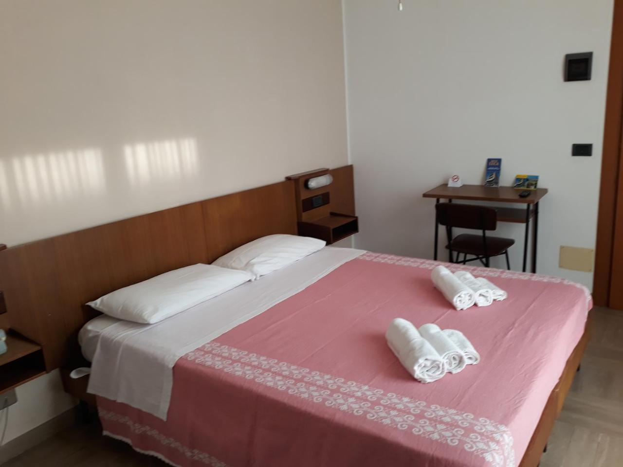 Hotel Luca 里米尼 外观 照片
